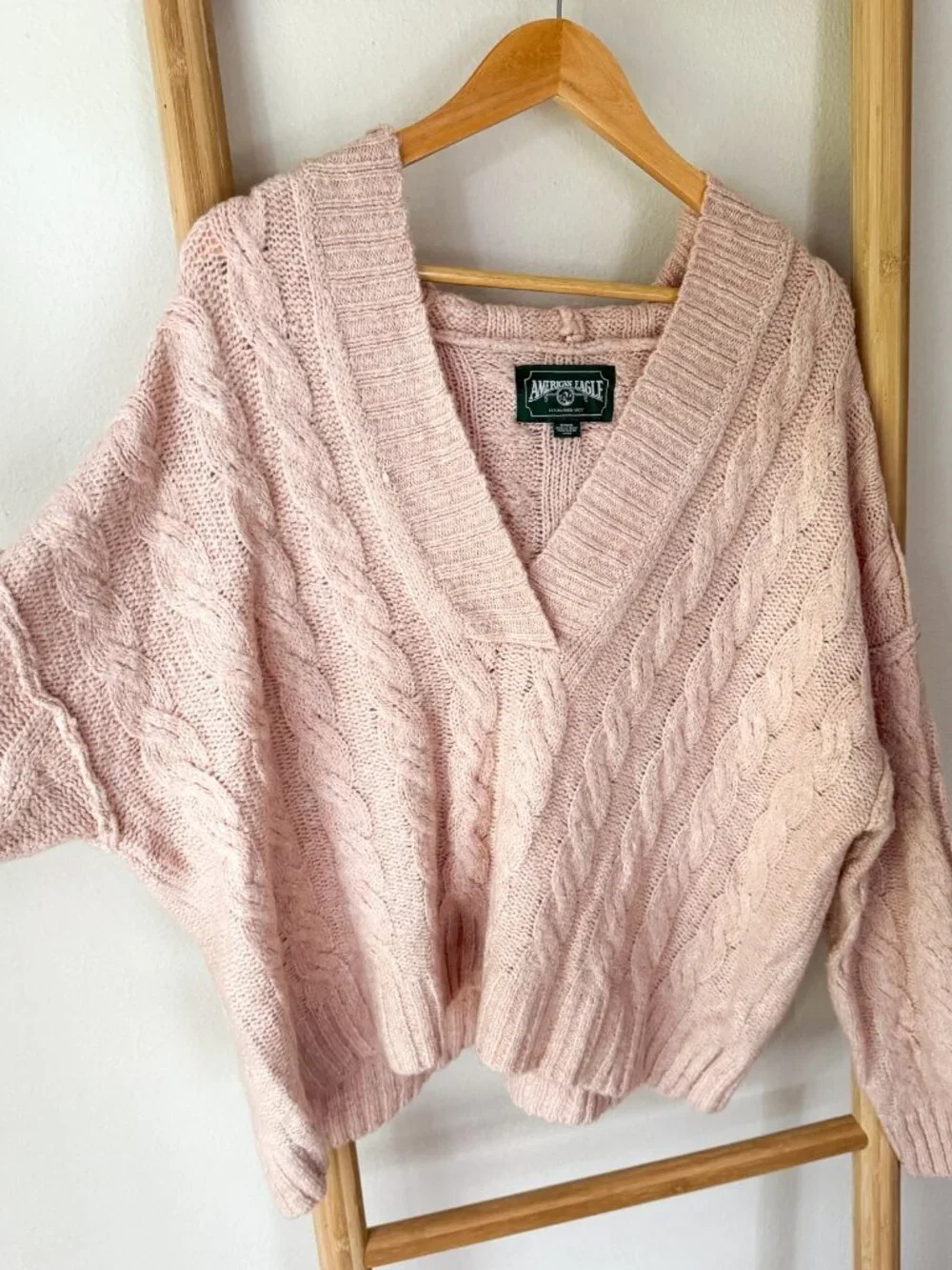 American Eagle Pink Cable Knit Sweater V Neck Chunky Hooded Cozy Size Medium - Picture 2 of 5